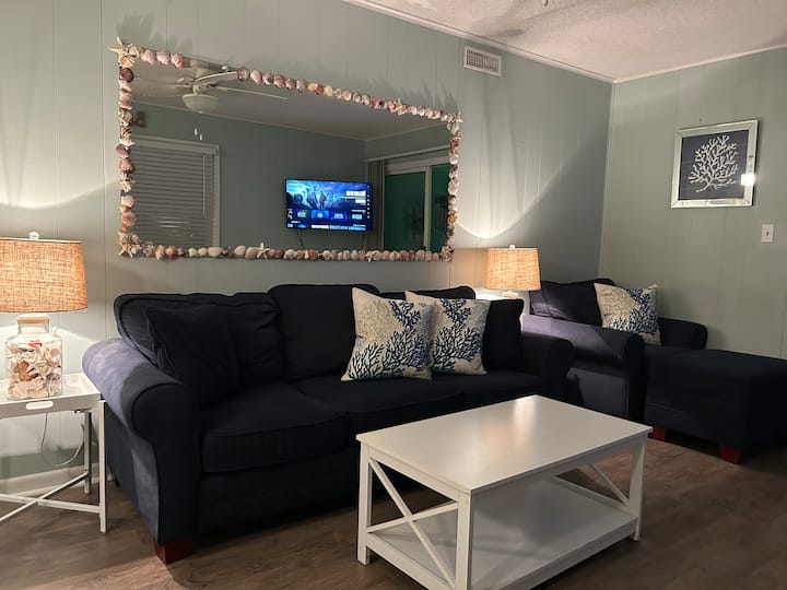 Spacious Bayside Condo In Mid-town With Water View - 大洋城