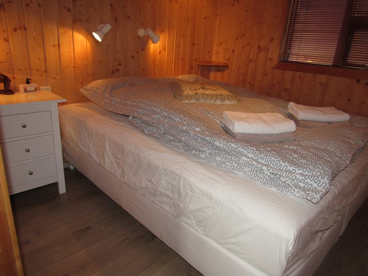 Cabin A - bedroom 1. Double bed, 160 cm.
