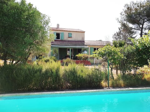 Villa overlooking the Rhône, Gardon and vines + caravan