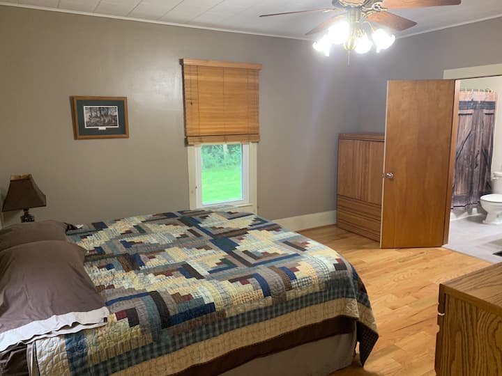 Master bedroom (1 king bed). First Floor, No Stairs