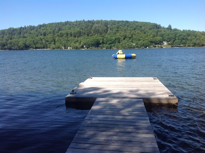 Minutes from Belfast, Maine...On Swan Lake Houses for Rent in