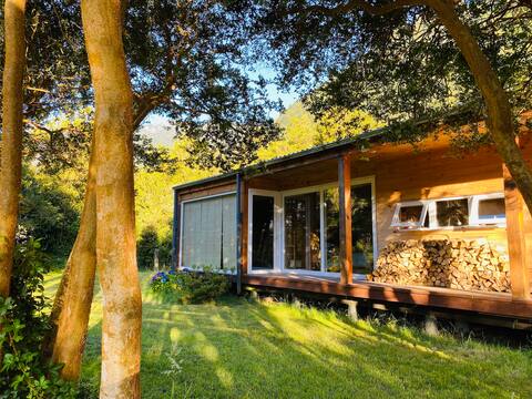 Cozy cottage on the banks of the Cochamó River