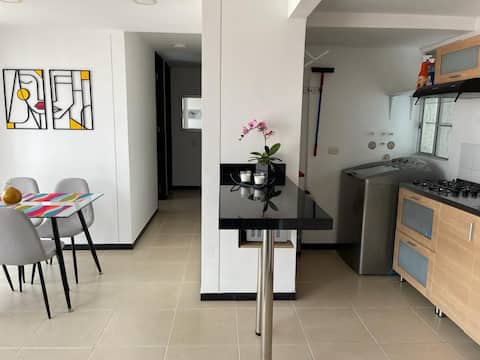 Apt south Cali pool-elevator-balcony-3bed full