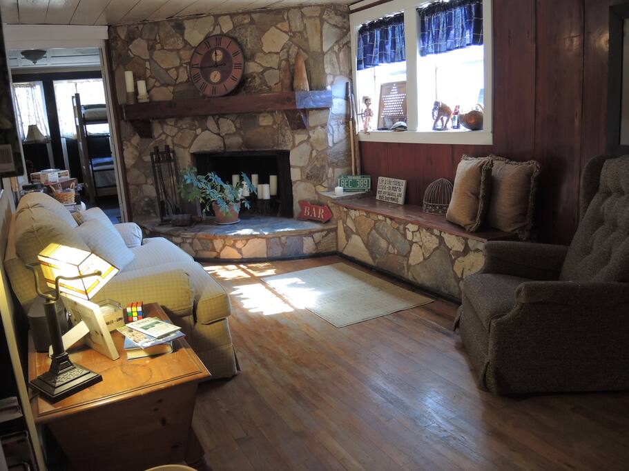 Common Area between Bunk rooms