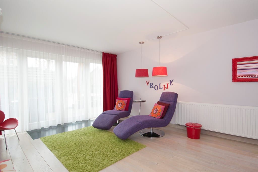 Room Cheerful