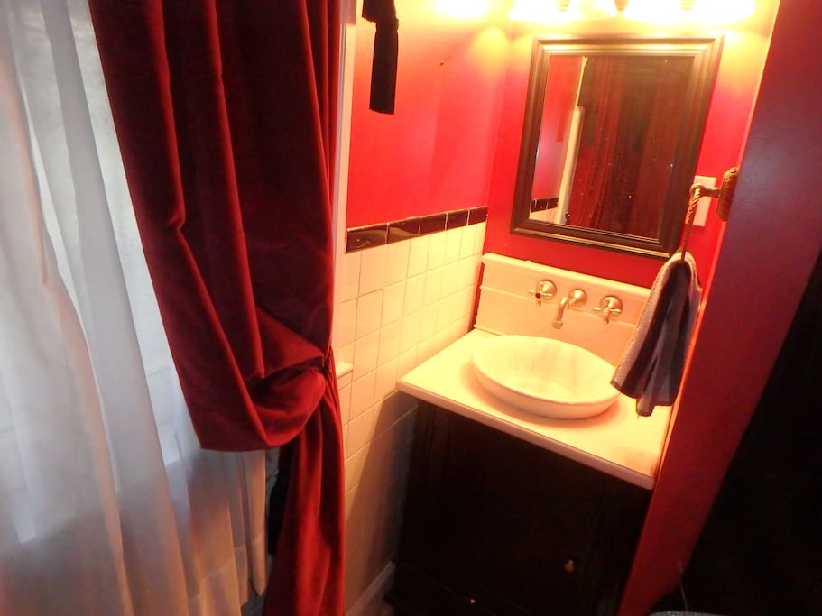 Floor 2. Bathroom