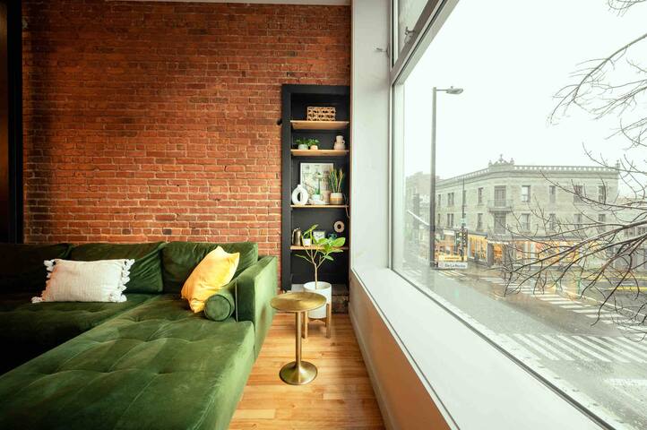 Modern Industrial Loft Plateau gallery image 3