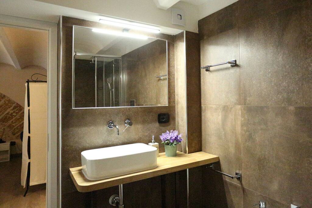 Bathroom first floor