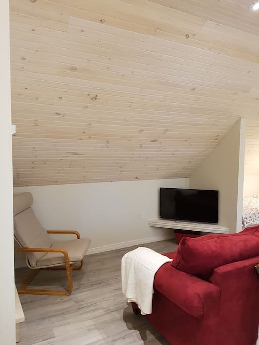 Sitting area - Netflix tv & wifi