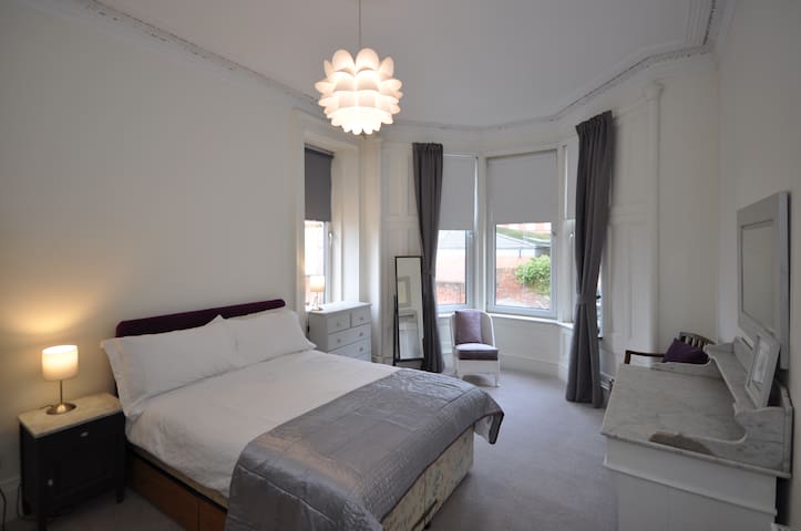 West End - sleeps 4 - SECC/SSE Hydro easy access