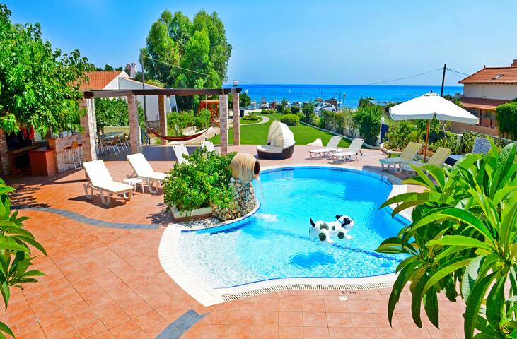 “villa-angelina” Seafront Villa with Private Pool. gallery image 3