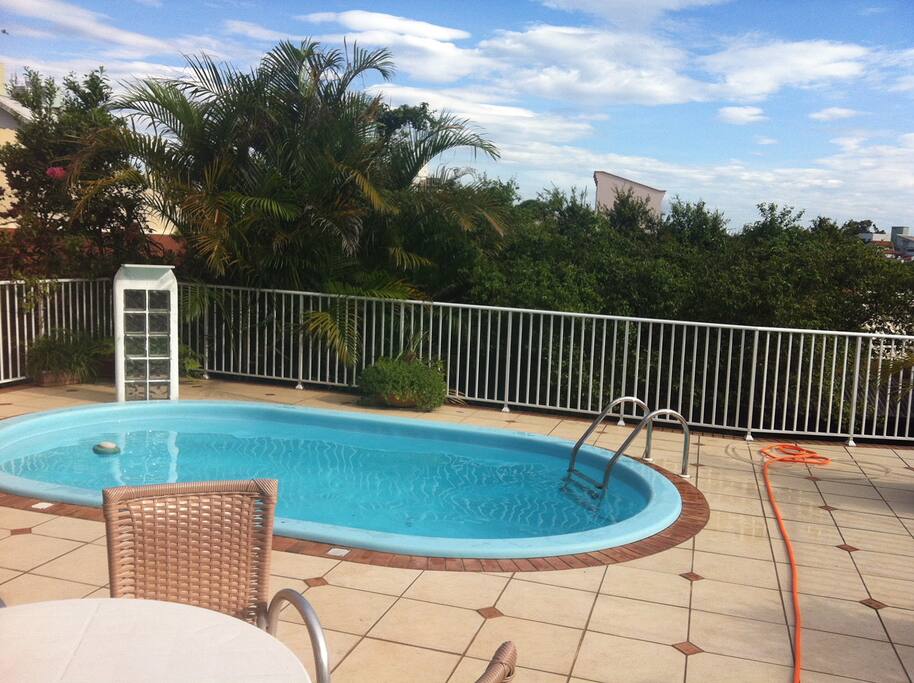Piscina de livre acesso aos hóspedes