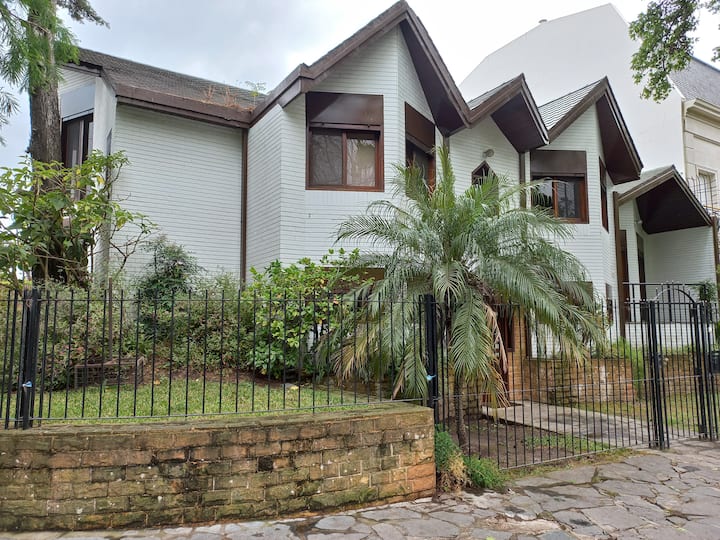 Дом с 4 спальнями в Acassuso между Av. Libertador и рекой