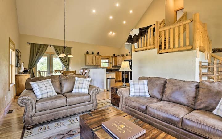 Გახსენით საცხოვრებელი სივრცე ბუხრით და ტელევიზორით (გასაშლელი დივანი)