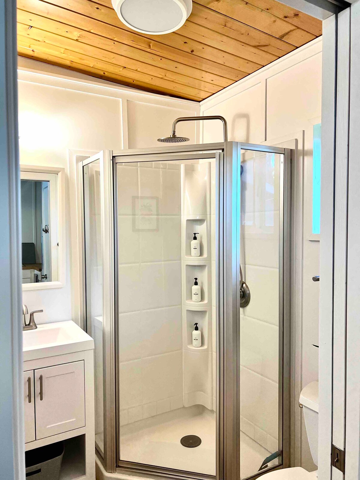 Cozy Windsor Park Casita w/ tons of natural light