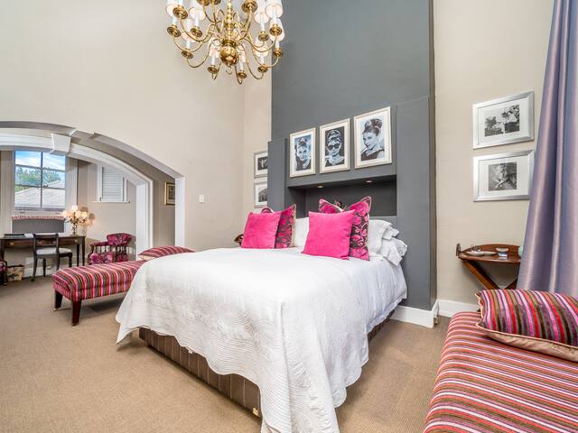 2 Bedroomed Apartment in Historical Home gallery image 2