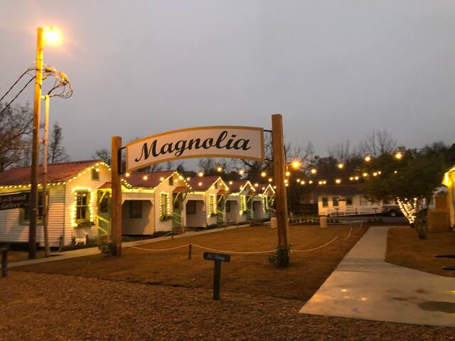 3V Tourist Courts Cabin