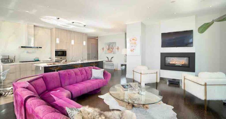 Luxury Penthouse lakeviewPool 2K’terrace fireplace gallery image 2