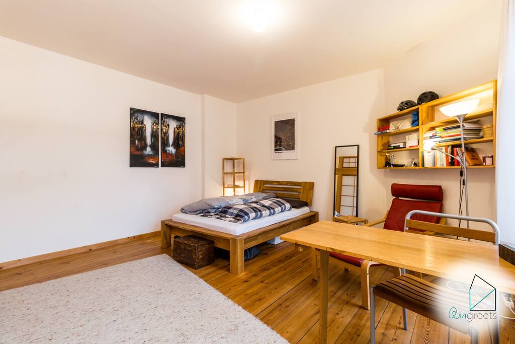 The cozy double bed will be prepared with fresh bedlinen for you.
