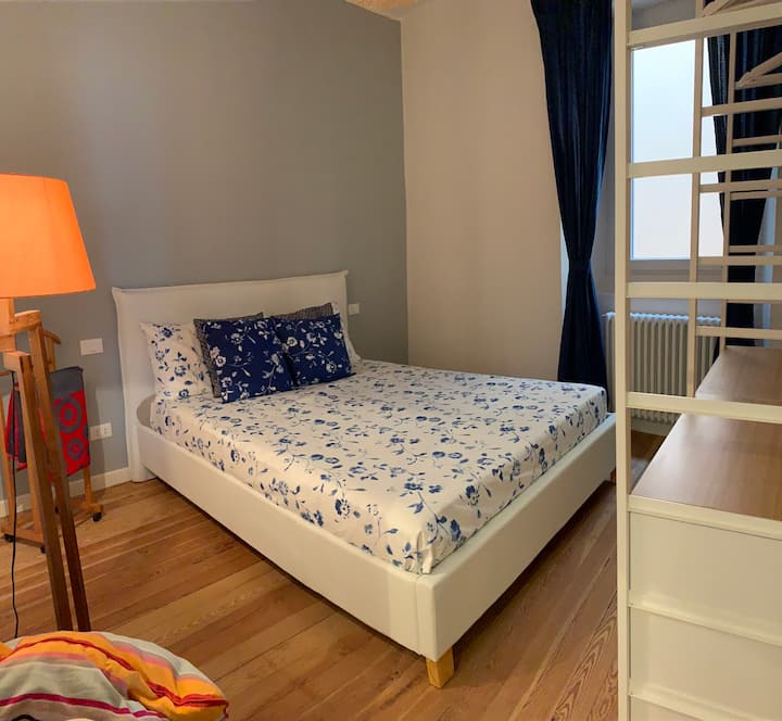 Dvojlôžková izba s manželskou poste