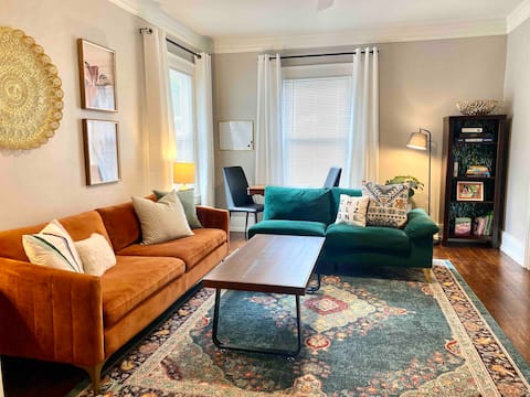 Top Airbnb: Bright Vacation Jungalow on Park Ave in Rochester