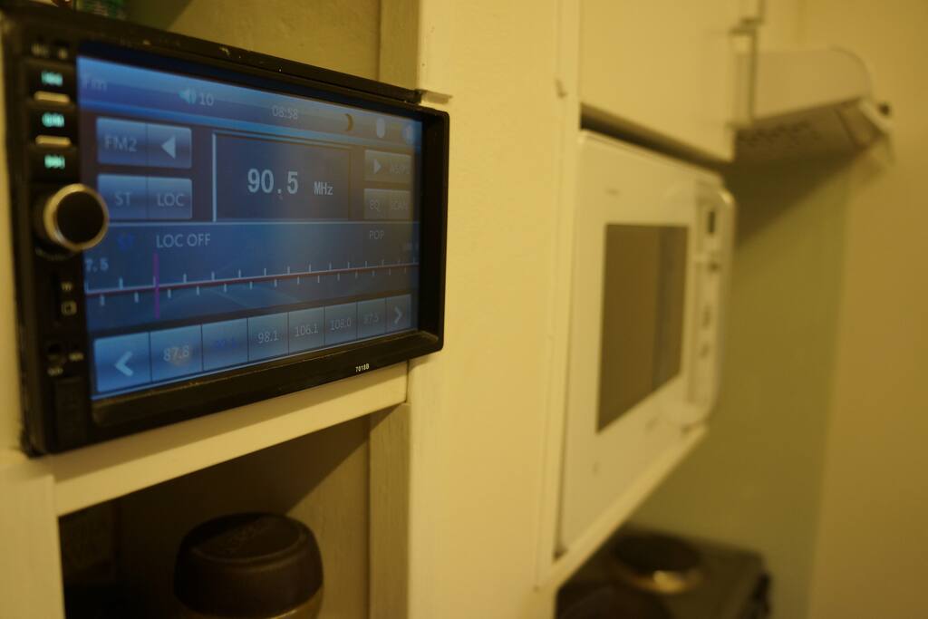 Audio systém s dveřní kamerou (audio system with door camera)