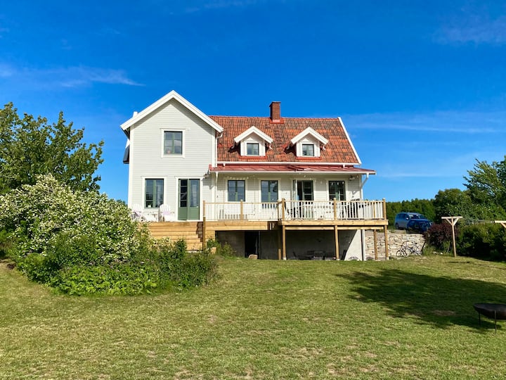 Sandpiper Dream-Walk To Beach/Pool Pass Included! — primary photo