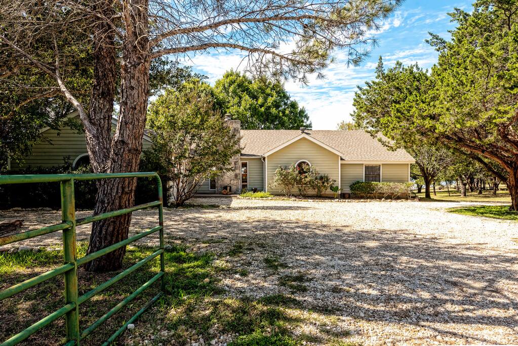Welcome to The Getaway.... plenty of parking for your entire group.