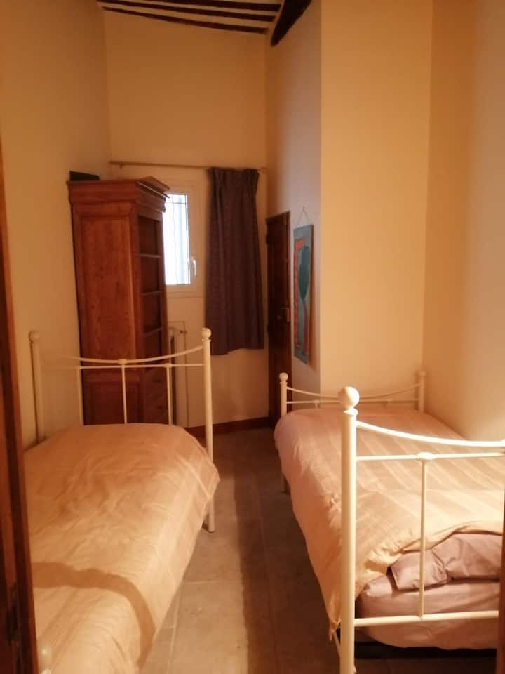 غرفة النوم 2