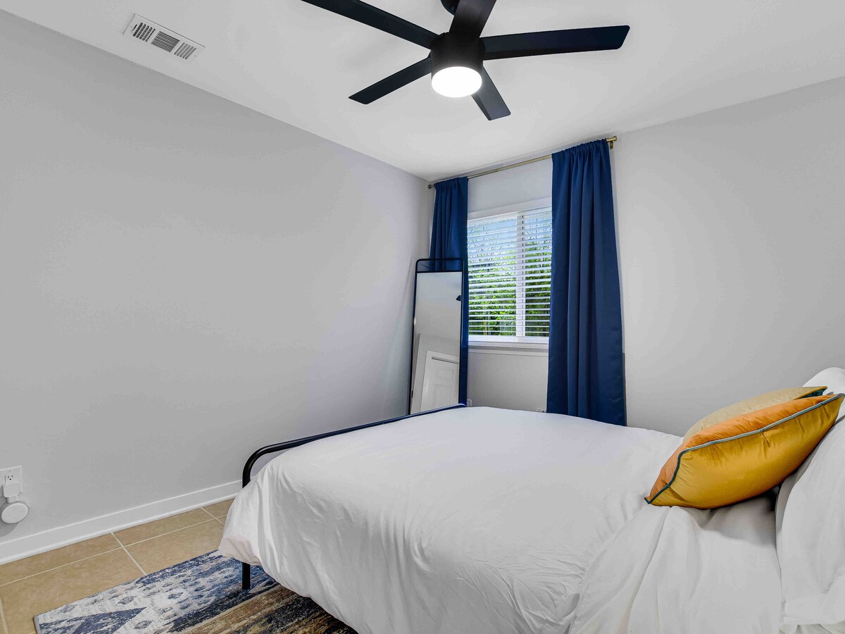Modern Southwestern 2BR near SoCo