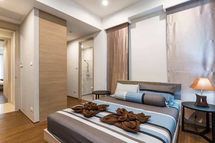 קומה 2; חדר שינה שלישי עם מיטת קווין סייז.