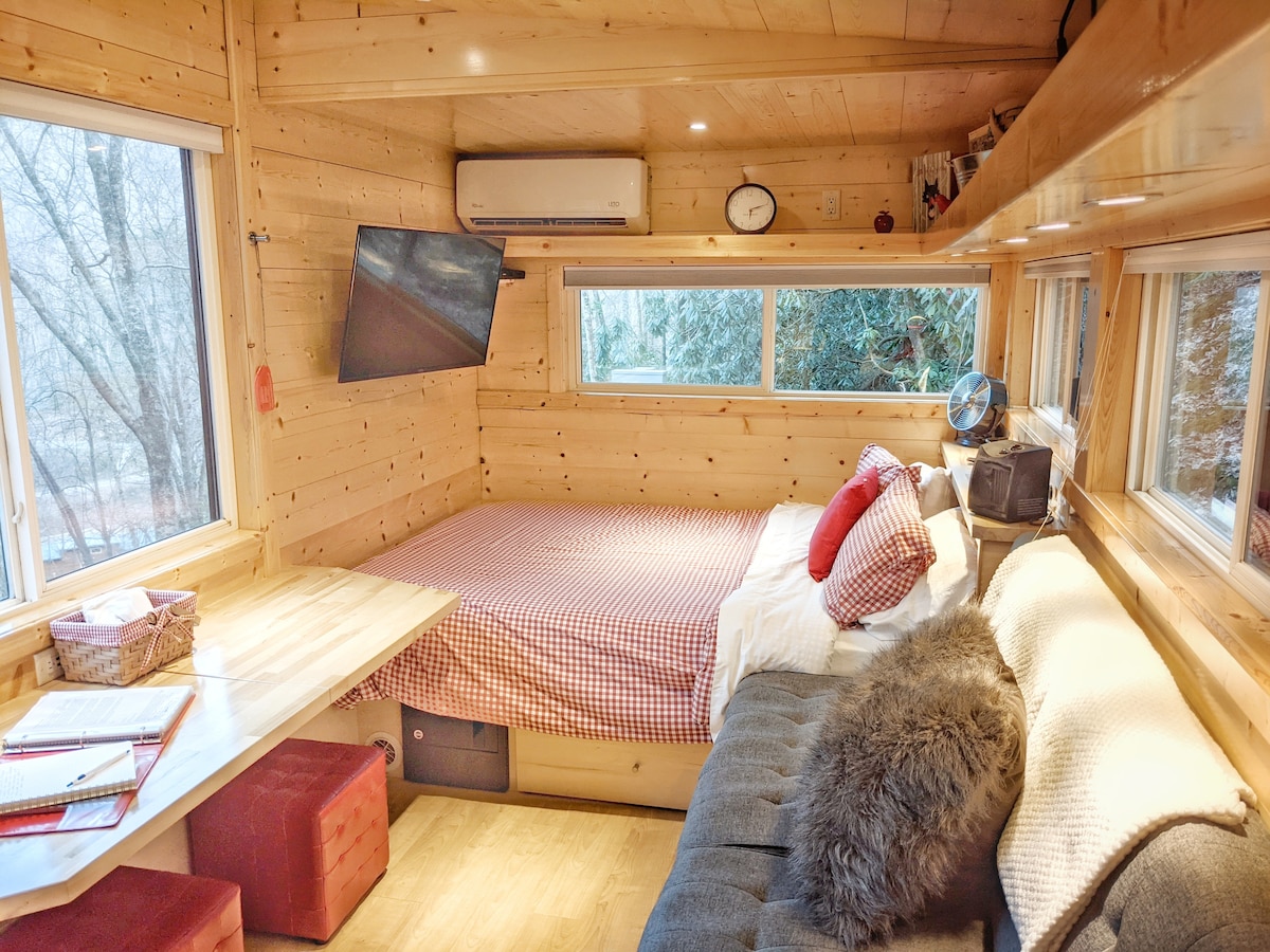 Nothing is more cozy than snuggling up together, watching a movie, then waking up to this fantastic view as the morning sun burns off the mist that settles over the valley floor.  It's heavenly!  You won't want to leave.