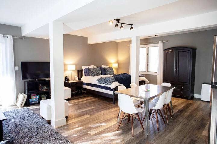 Tree House - 2 Kings 1.5 Miles to Downtown