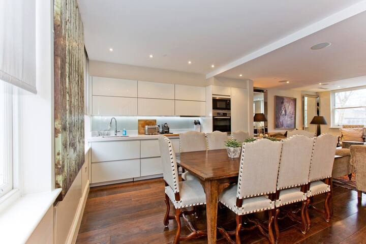Elegant and Modern 2 Bed and 2 Bath in Kensington gallery image 2