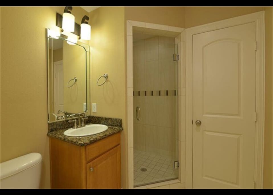 Private full bathroom