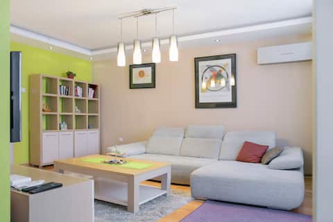 Popular Airbnb listing: Your perfect Belgrade home! in Чукарица