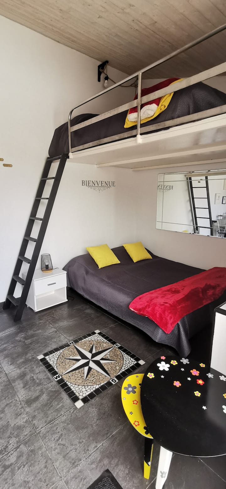 Mezzanine so 140 lôžkami
Pohodlná rozkladacia pohovka 140