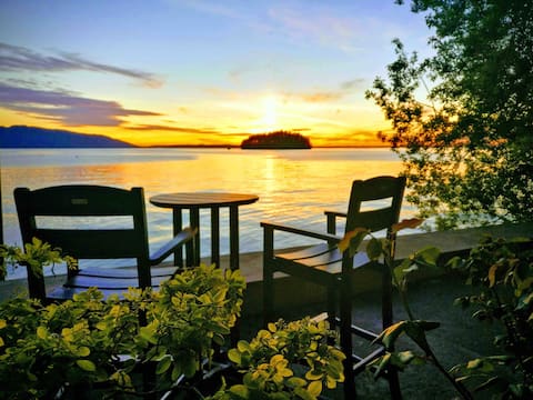 A Little House On Chuckanut Bay Waterfront