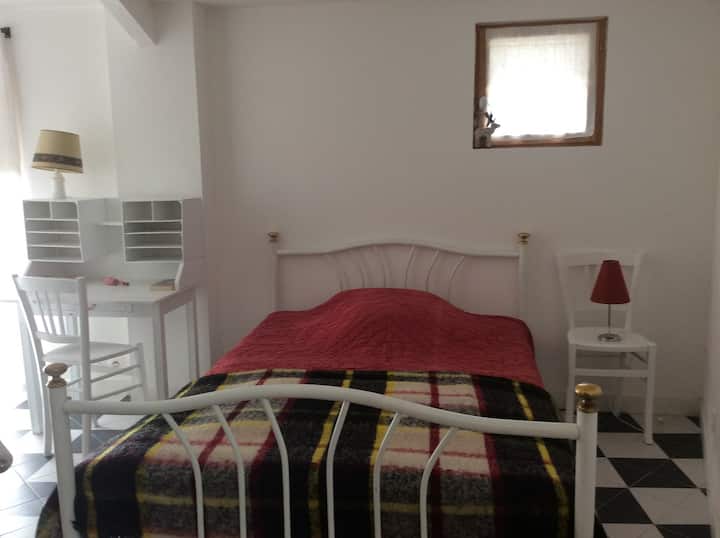 Dhoma e gjumit e rampartit.