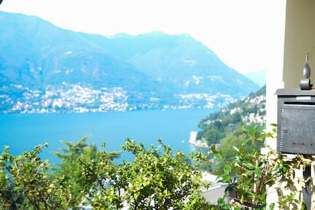 Cosy house with stunning lake view!