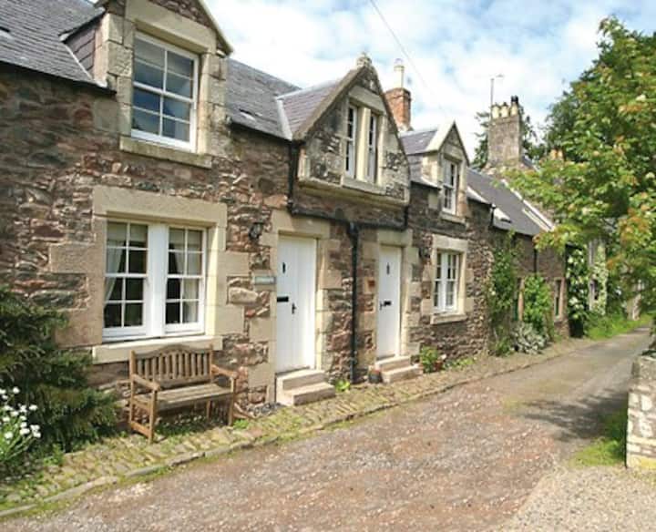 Cottage with loads of character, dogs Cottages for Rent in