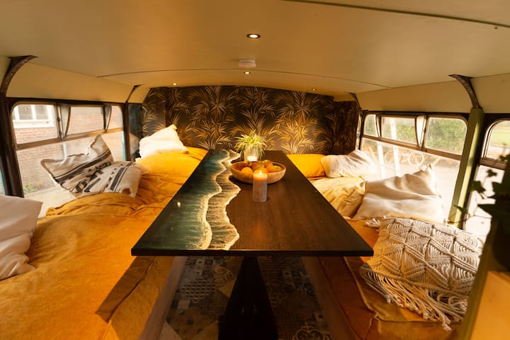 Sleep In A Comfortable 49 Yr Old Doubledecker Bus! - Leiden