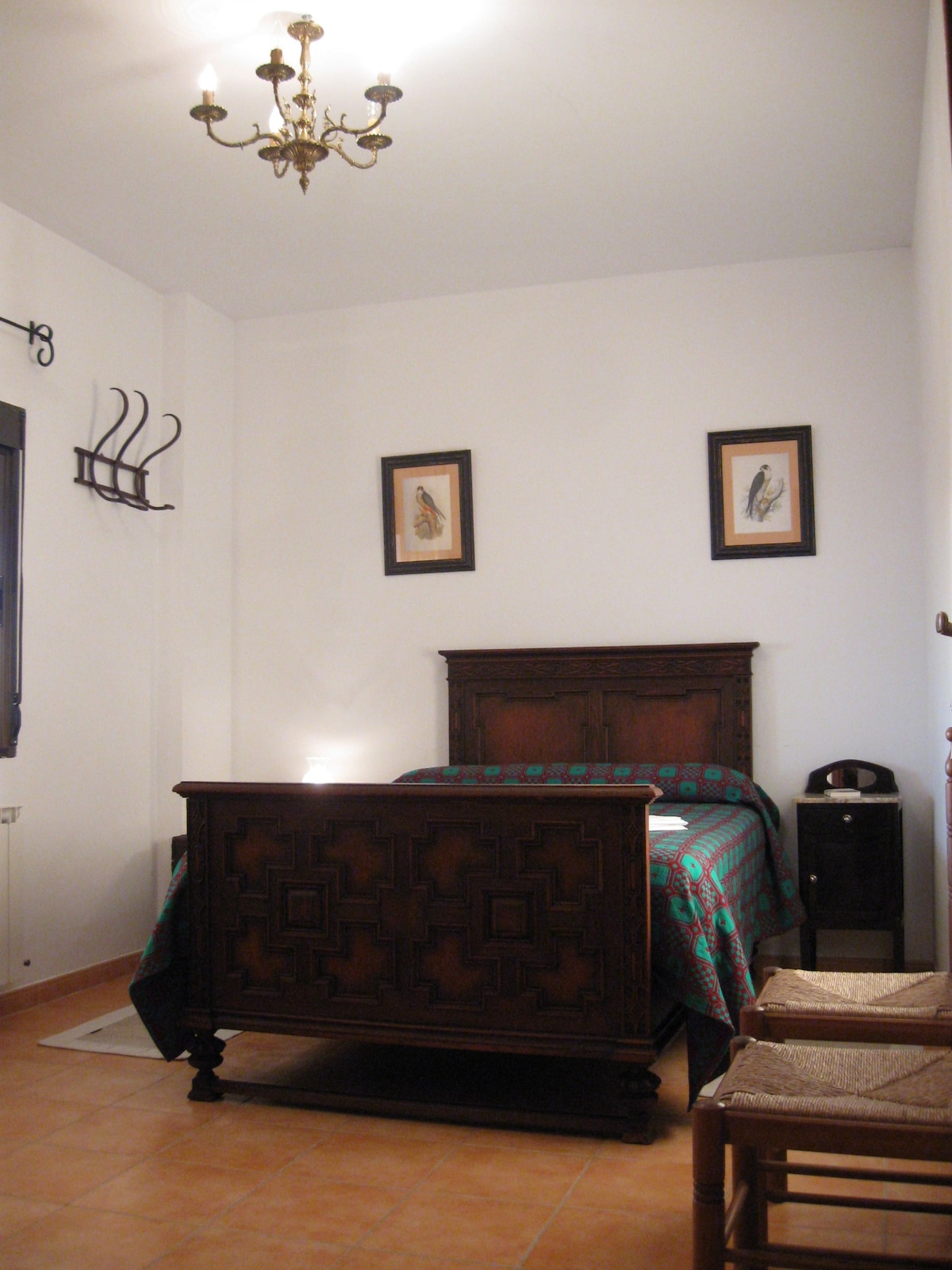 Hab.
Nº4 Ova soba s bračnim krevetom nalazi se na 2. katu pored sobe za sastanke i panoramske terase