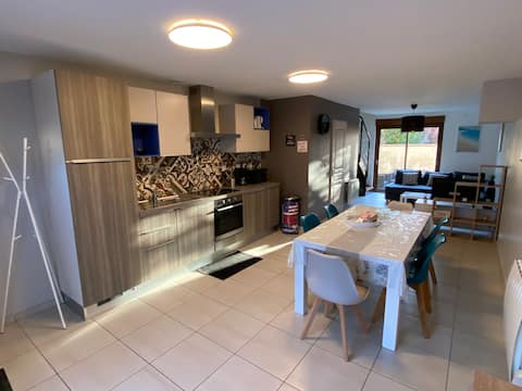 Prox 2 Bedroom Duplex. Aeroport de Lyon & Bugey