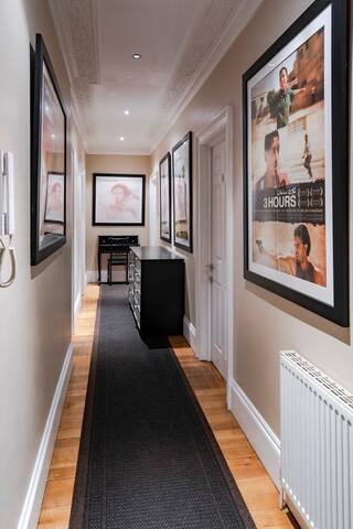 Central luxury, former Embassy gallery image 5