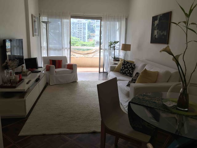 Apartamento luminoso em São Conrado