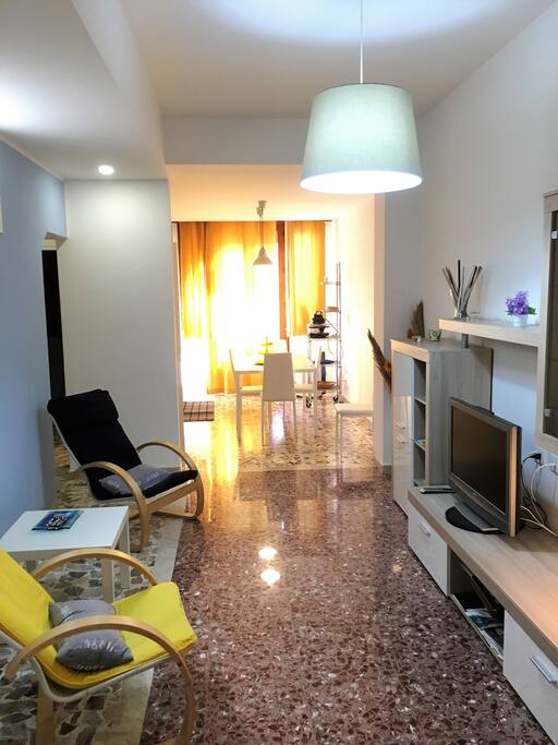 vista soggiorno,
Yellow Apartment