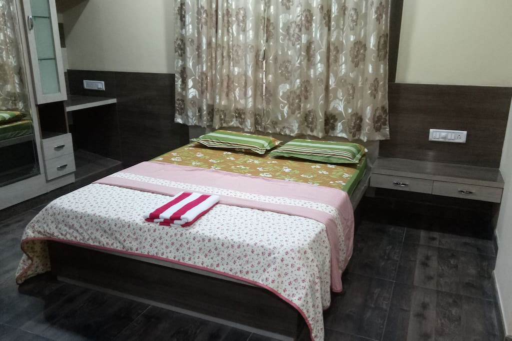 BEDROOM-1