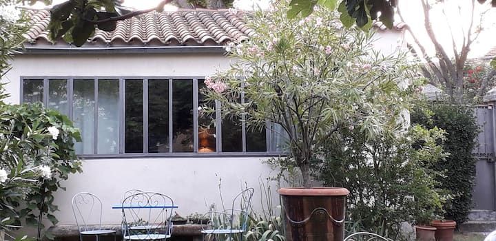 Dépendance 30 M2 Dans Jardin Quartier St Lazare - Vaucluse