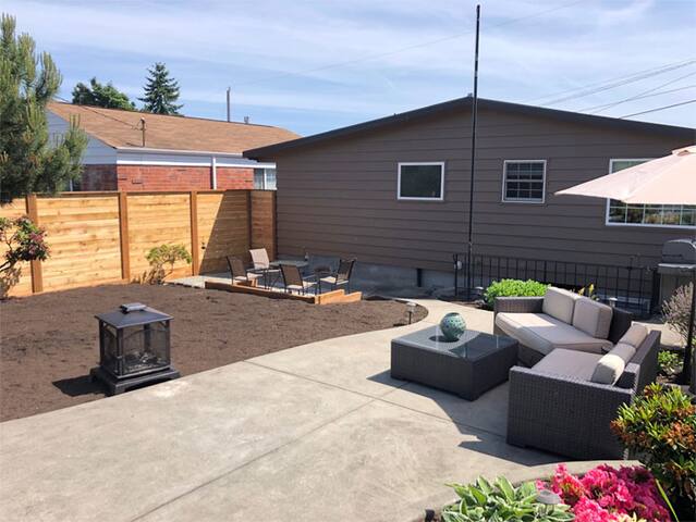 SPACIOUS HOME in Quiet Neighborhood, Pet Friendly! gallery image 3